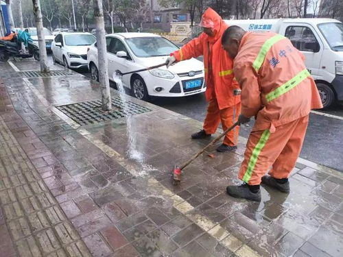 借雨巧作业,多措举维护城市洁净