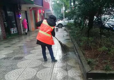 雨湖环卫无缝隙“深度”保洁,倾心打造“六无六净”道路颜值