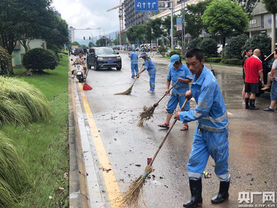 江西昌江区:洪水退到哪 清扫保洁就到哪