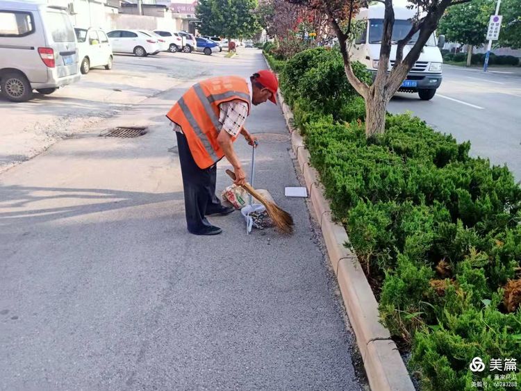 董家街道加强道路保洁质量 - 海报新闻