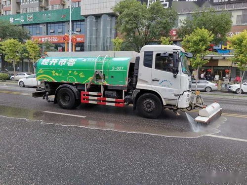 经开区借雨忙作业 保障市民畅通出行